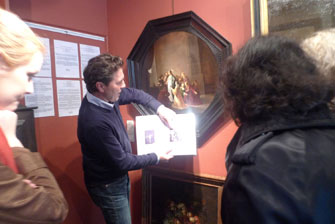 Жан рассказывает о провенансе картины Willem de Poorter.