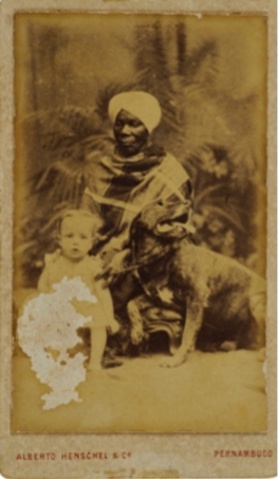 Альберто Хеншель, Criança com ama de leite (Ребенок с няней), Пернамбуку , 1870-80. Визитная карточка, 10,6 х 6,3 см.