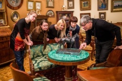 Экспертиза кабинетной пластики в галерее "Три века"