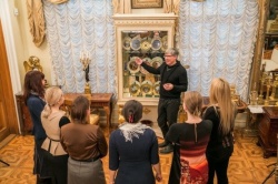 Стили декоративно-прикладного искусства в галерее «Три века»