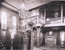 Интерьер холла виллы «Черный лебедь». Фотография из «Ежегодника Московского Архитектурного общества», выпуск 2, 1910-1911гг. Интерьер холла виллы «Черный лебедь». Фотография из «Ежегодника Московского Архитектурного общества», выпуск 2, 1910-1911гг.